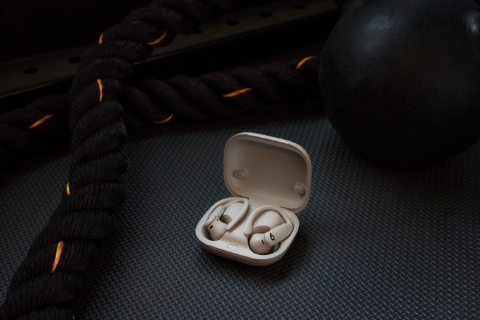 Beats Powerbeats Pro 2 Creme produkt in gebrauch