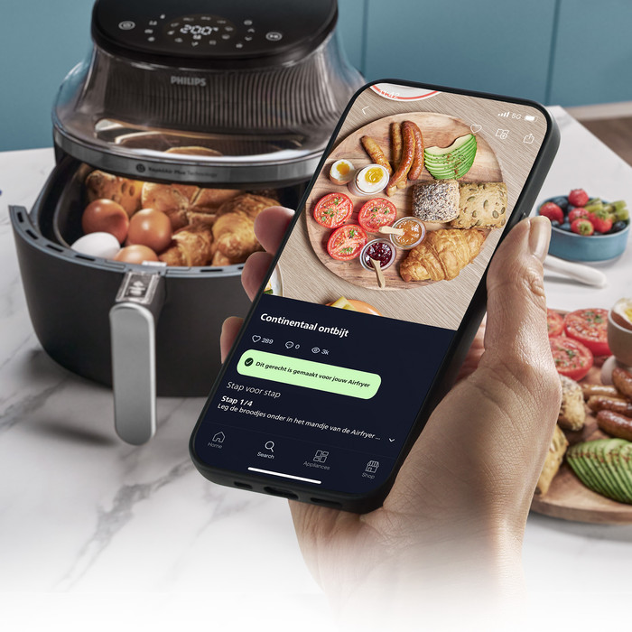 Philips Airfryer XXL 3000 Series NA342/00 product in use