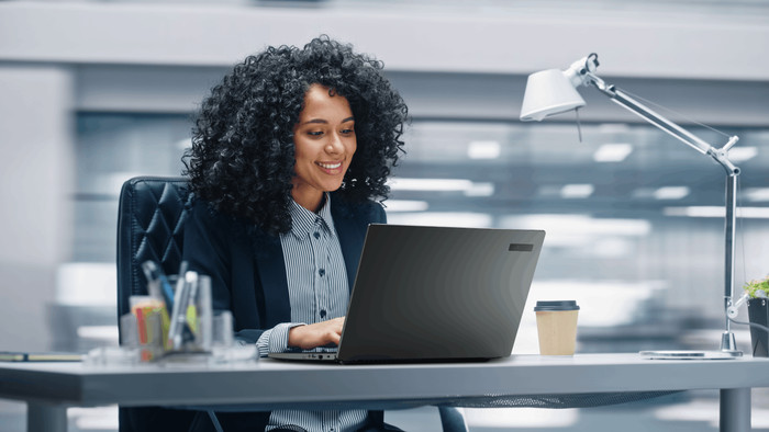 Acer TravelMate P4 16 TMP416-53-TCO-7310 QWERTY product in gebruik