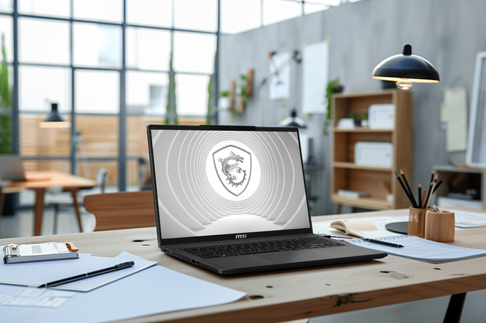 MSI CreatorPro M16 HX C14VJG-481NL QWERTY product in gebruik