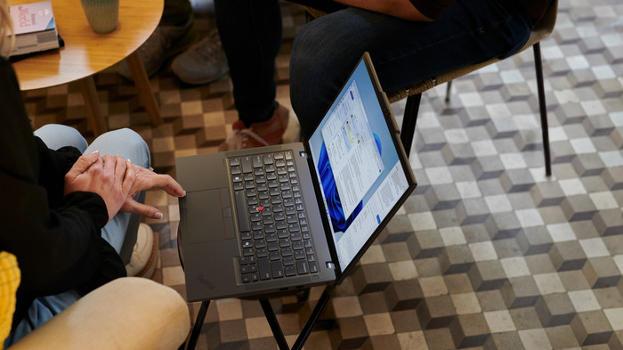 Lenovo ThinkPad T14 Gen 5 (AMD) 21MC0017MH QWERTY product in gebruik