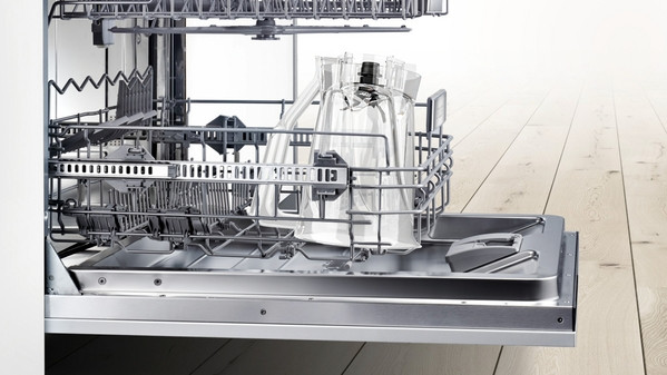 Bosch VitaPower Series 4 MMB614GO product in use