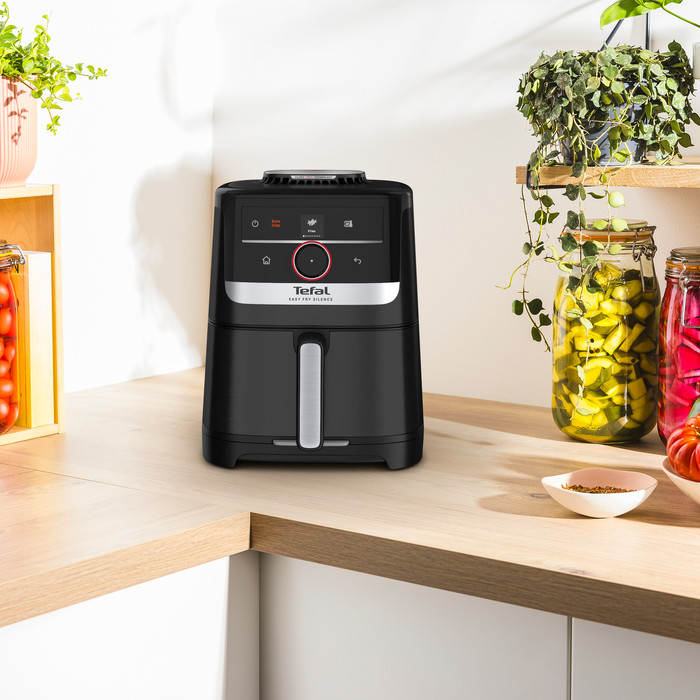 Tefal Easy Fry Smart & Silence EY5728 product in gebruik