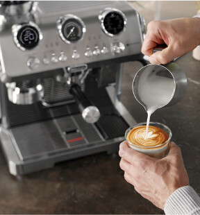 De'Longhi La Specialista Maestro EC9885.M product in gebruik