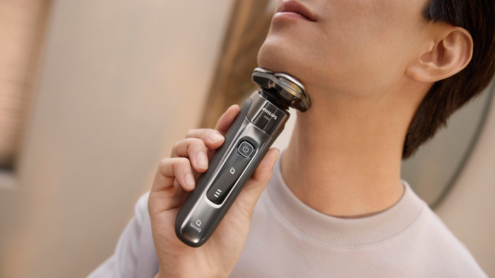 Philips Shaver i9000 X9002/10 product in use