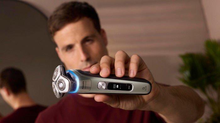 Philips Shaver i9000 Prestige XP9208/30 product in gebruik
