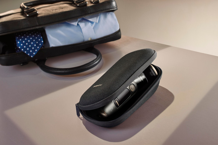 Philips Shaver i9000 Prestige Ultra XP9402/31 product in gebruik