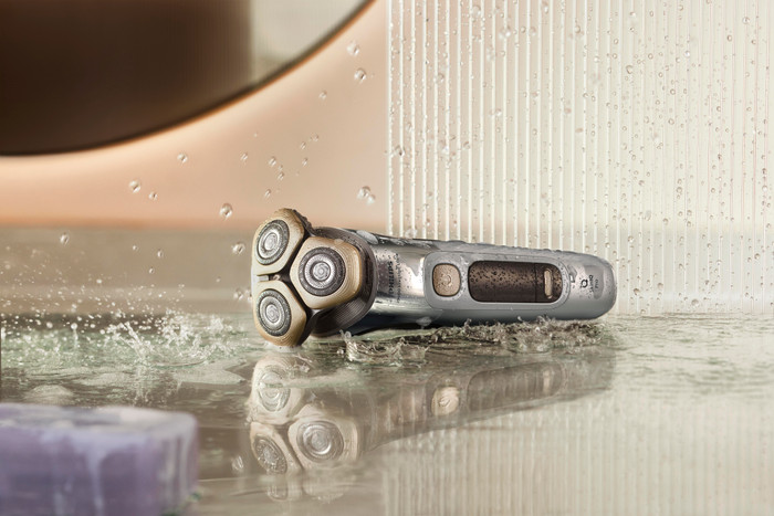 Philips Shaver i9000 Prestige Ultra XP9404/46 product in gebruik