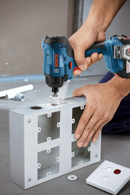 Bosch Professional 7-piece Combi Set + Bosch Professional Caddy L-BOXX product in use