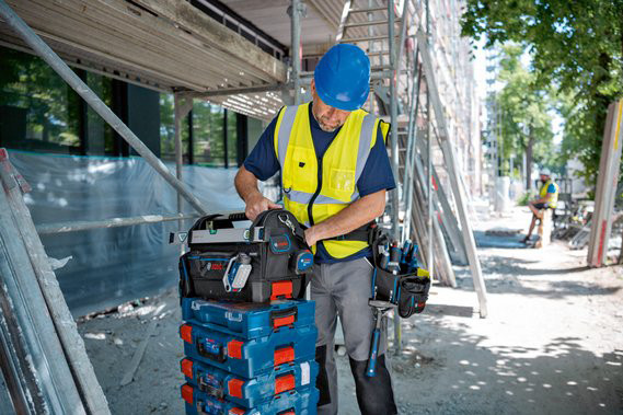 Bosch Professional 7-piece Combi Set Complete product in use