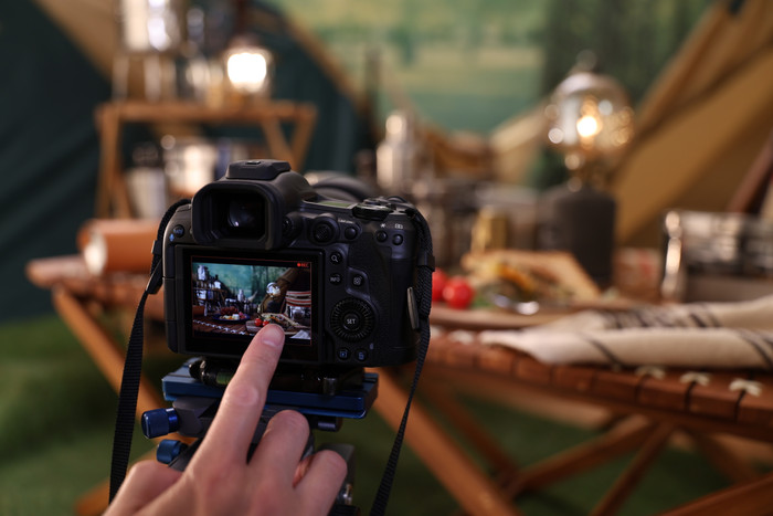 Canon RF 20mm f/1.4L VCM product in use