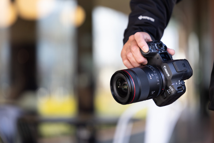Canon RF 20mm f/1.4L VCM product in use