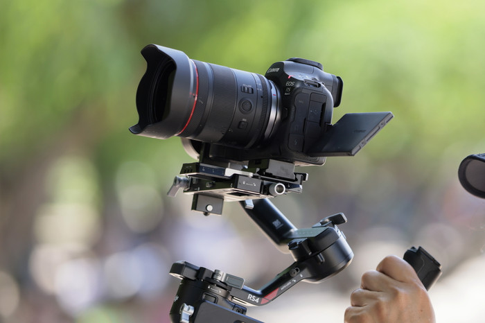 Canon RF 20mm f/1.4L VCM product in use