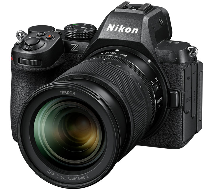 Nikon Z5 II + NIKKOR Z 24-70mm f/4 S linkerkant