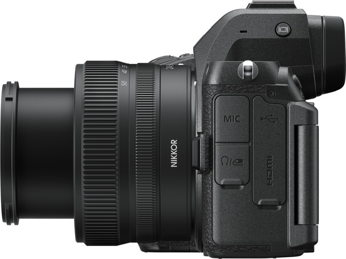 Nikon Z5 II + NIKKOR Z 24-50mm f/4-6.3 linke seite