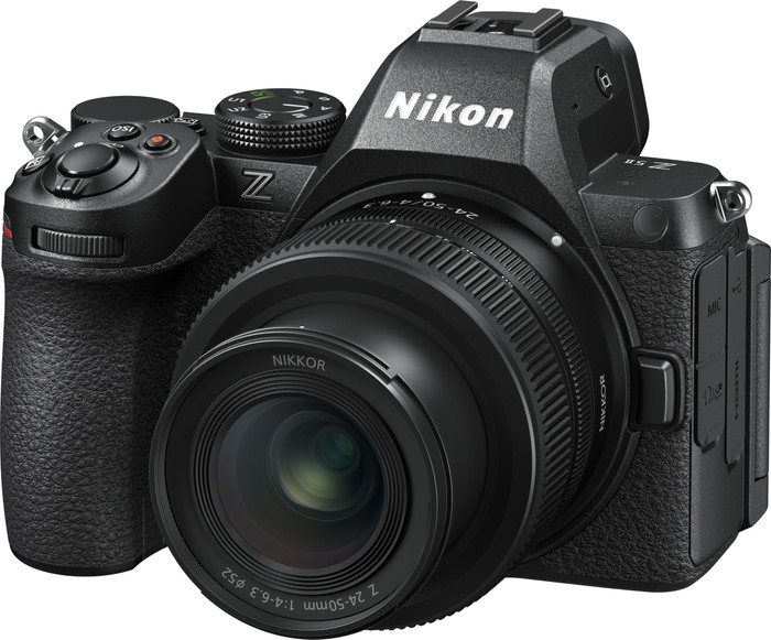 Nikon Z5 II + NIKKOR Z 24-50mm f/4-6.3 rechte seite
