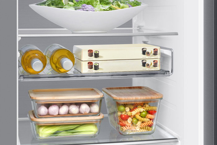 Samsung RS90F66BETEF Family Hub detail