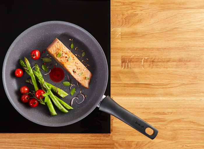 Tefal Healthy Chef High-sided Skillet 24cm + Lid product in use