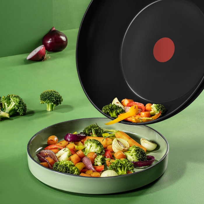 Tefal Renew Black Keramische Wokpan 28 cm product in gebruik