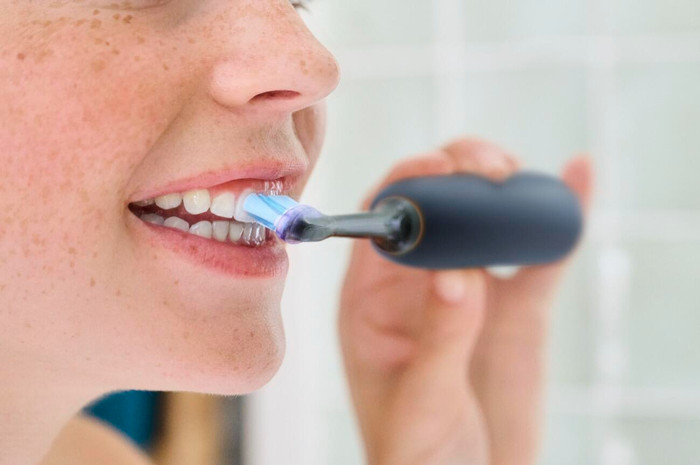 Philips Sonicare Premium Gum Care HX9054/88 Zwart (4 stuks) product in gebruik