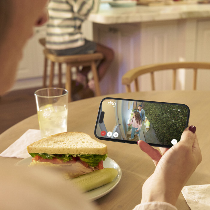 Ring Outdoor Cam Plus Battery Wit product in gebruik