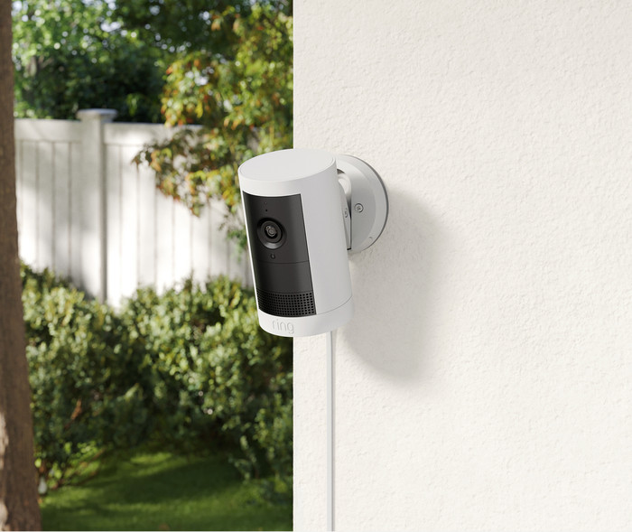 Ring Outdoor Cam Plus Plug-In Weiß produkt in gebrauch