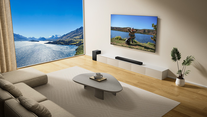TCL 65" QLED P71K 4K (2025) + TCL Q65H product in gebruik