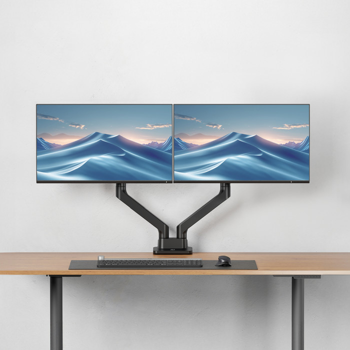ACT AC8342 Monitorarm 35 inch met gasveer voor 2 monitoren product in gebruik