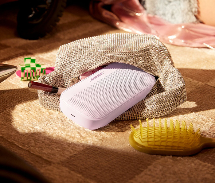 Bose Soundlink Flex 2nd Gen Roze product in gebruik