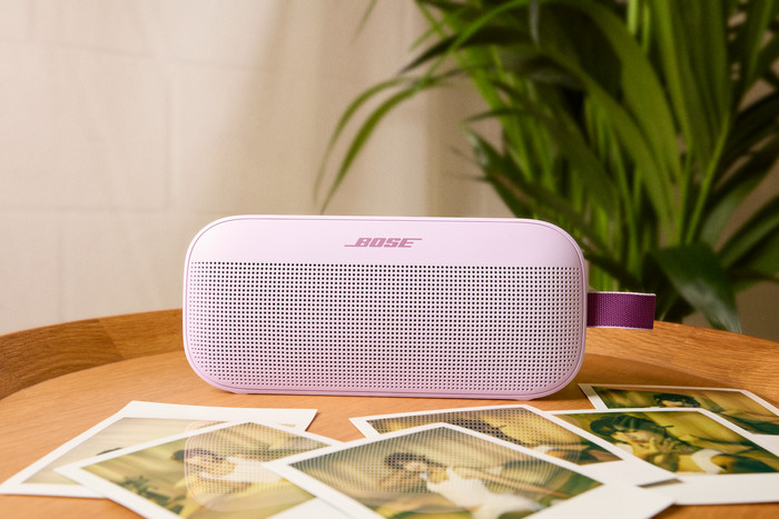 Bose Soundlink Flex 2nd Gen Roze product in gebruik