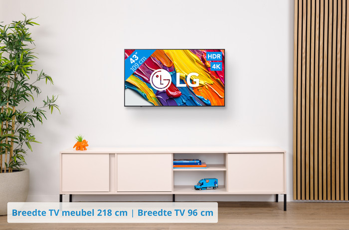 LG 43" QNED82 4K (2025) + Sonos Ray Zwart visual Coolblue 1