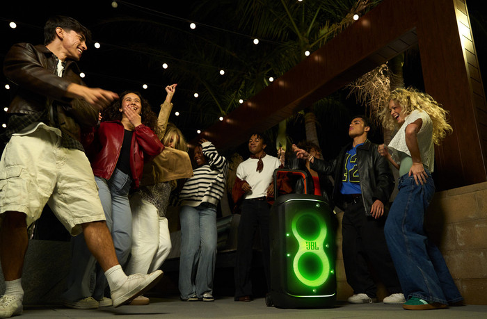 JBL PartyBox 520 Black product in use