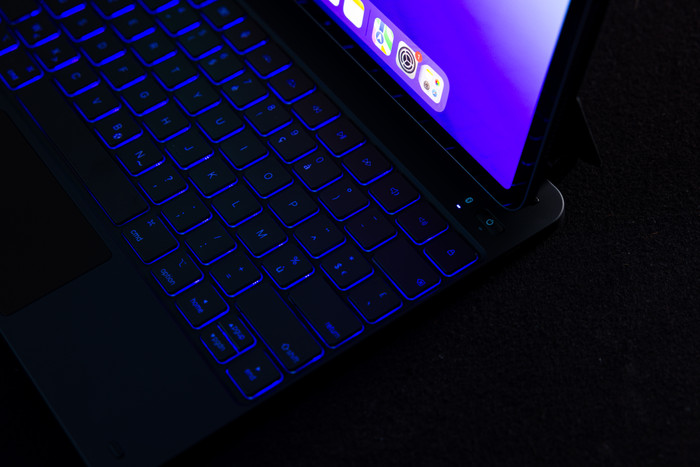BlueBuilt Apple iPad Air (2024) 13 inches Keyboard Cover AZERTY Black visual supplier