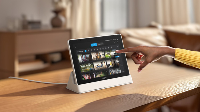 Eufy Solo Cam S340 Duo Pack + Smart Display E10 product in gebruik