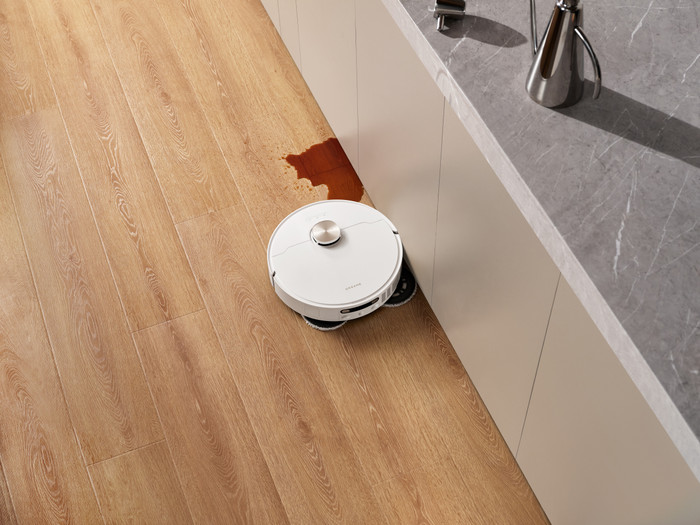 Dreame X40 Ultra Complete White product in use