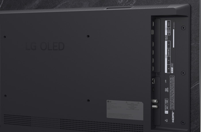 LG 42" OLED evo C5 4K (2025) detail