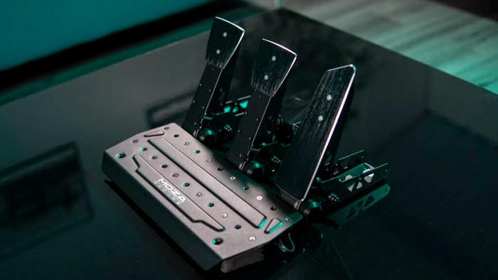 Moza SR-P Clutch Pedal product in gebruik