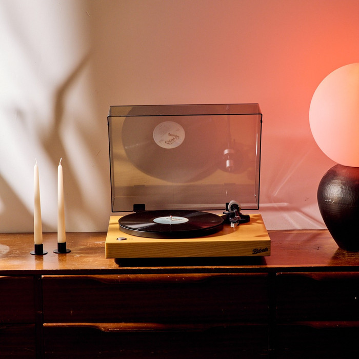 Roberts Radio Stylus Brown product in use