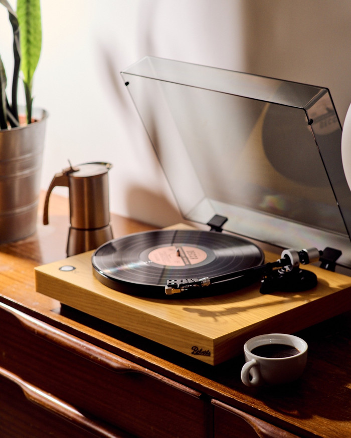 Roberts Radio Stylus Brown product in use