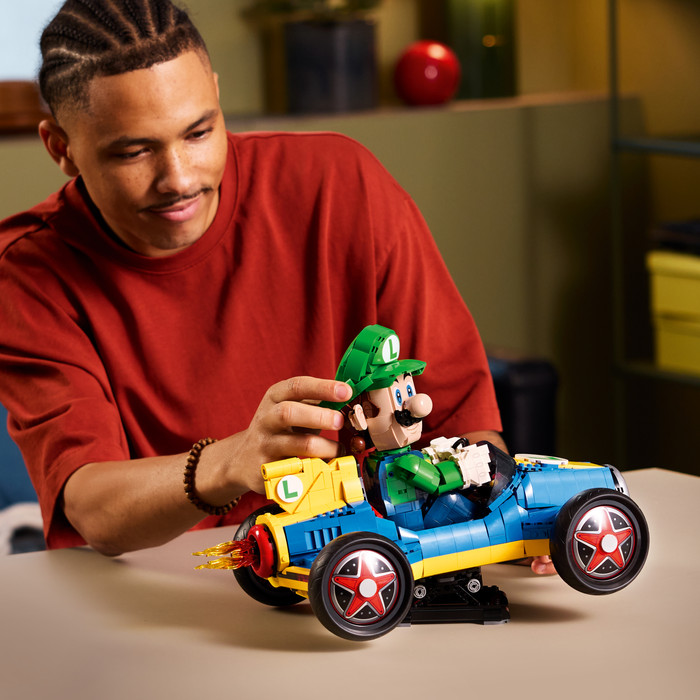 LEGO Super Mario Mario Kart: Luigi en Mach 8 72050 product in gebruik