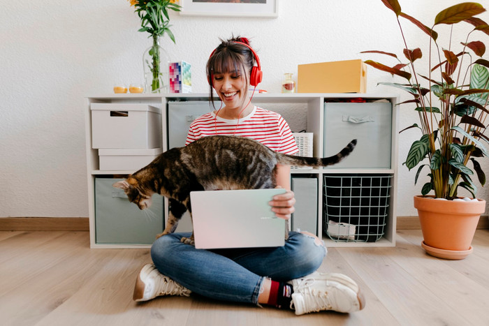 ASUS Vivobook 14 Copilot+ PC X1407QA-LY084W product in use