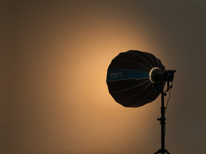 Nanlite Rapid Parabolic Softbox 90cm product in gebruik