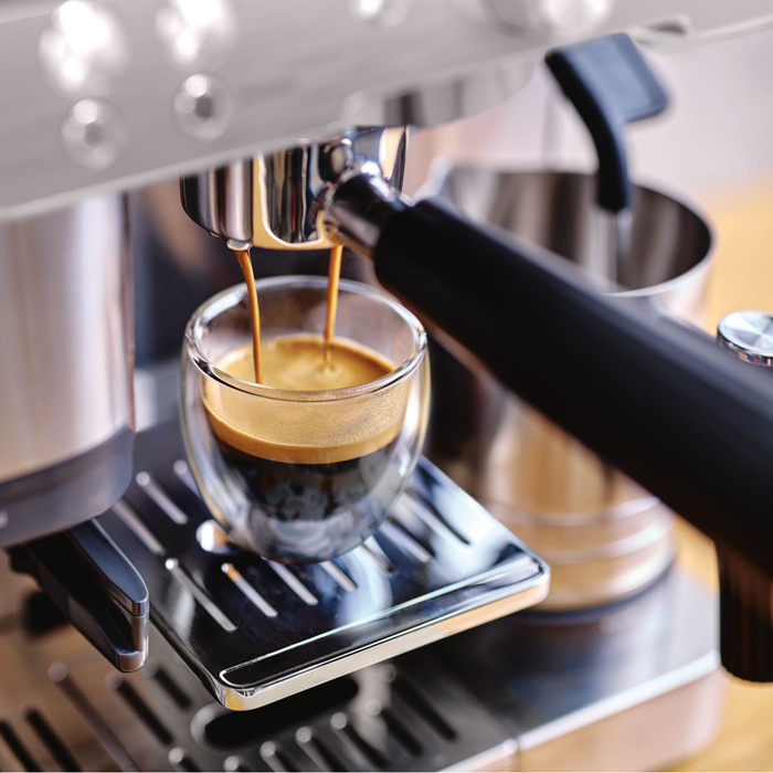 Ninja Luxurious Café Premier ES601EU product in use