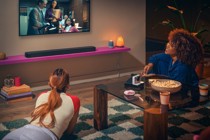 Philips Ambilight 50" PUS9000 QLED 4K (2025) + JBL Bar 300 M2 Zwart product in gebruik