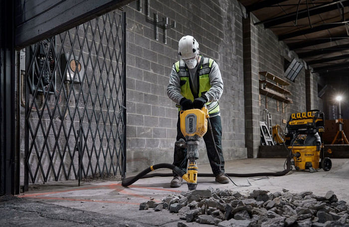 DeWalt DWV905M-QS + DeWalt DWV9402-XJ (5x) product in gebruik