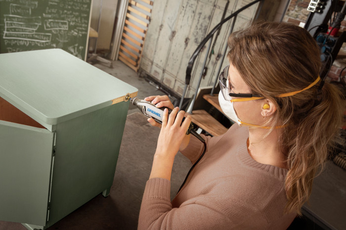 Dremel 4250-6/128 Platinum Edition product in use