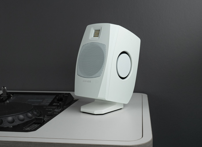 ADAM Audio D3V Wit product in gebruik