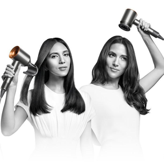 Dyson Supersonic Straight + Wavy Prussian Blue product in gebruik