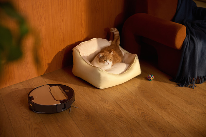 Roborock Saros Z70 R&D Silver product in use