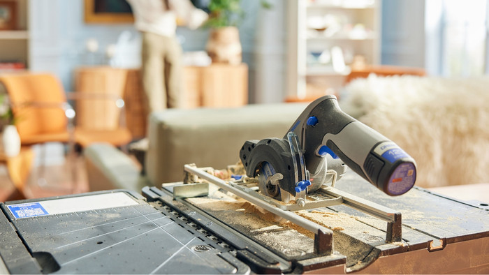 Dremel CS12JM Zaagstation product in gebruik